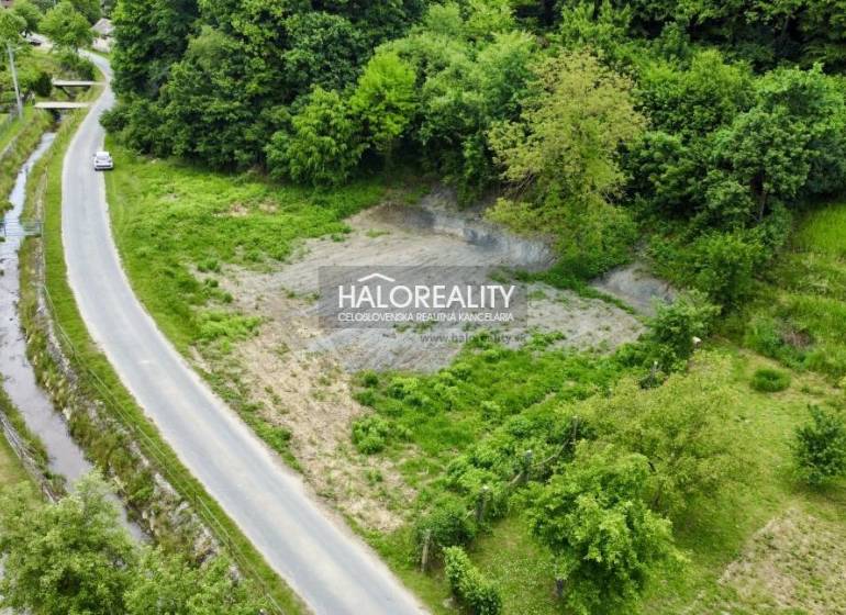 Predaj, pozemok pre rodinný dom   2220 m2 Selce - EX... - Pozemok na bývanie v Selciach s cestou a zeleňou v malebnom prostredí.