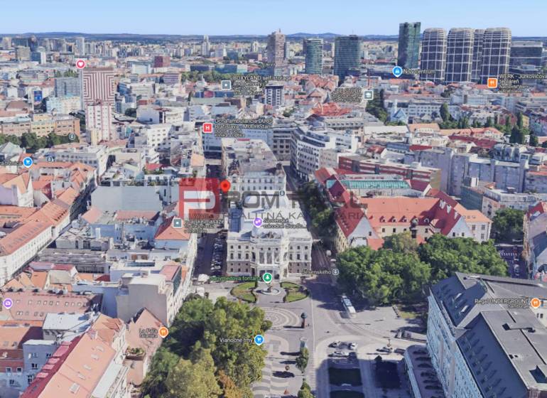 Na PREDAJ byt rozdelený na dve bytové jednotky Staré Mesto - Letecký pohľad na centrum Bratislavy, Gorkého ulice s budovami a zeleňou.