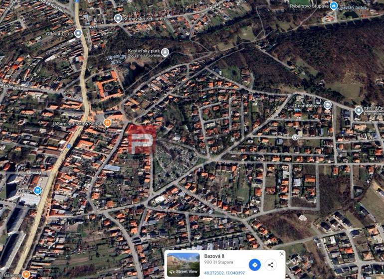 Pripravujeme do ponuky - Lukratívny pozemok centrum Stupavy - Letecký pohľad na ulicu Bazová v Stupave, zameraný na pozemky - bývanie.
