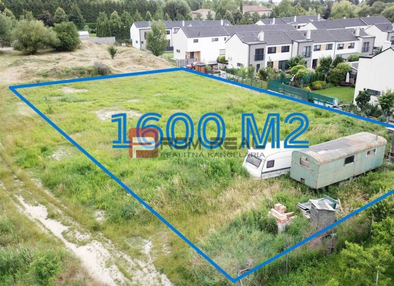 Investičný pozemok 1600 m2 Marianka Intravilán Skvelé ROI - Pozemky na bývanie v Marianke na ulici Na Ovsisku, rozloha 1600 m², blízko domov.