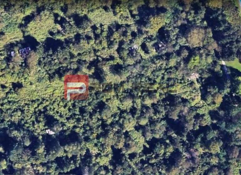 Investičný pozemok v Dúbravke - Krčace - parcela určená na výstavbu -  - Letecký pohľad na zelenú lokalitu pri železničnej trati v Horných Kňažkách, trend záhrad.