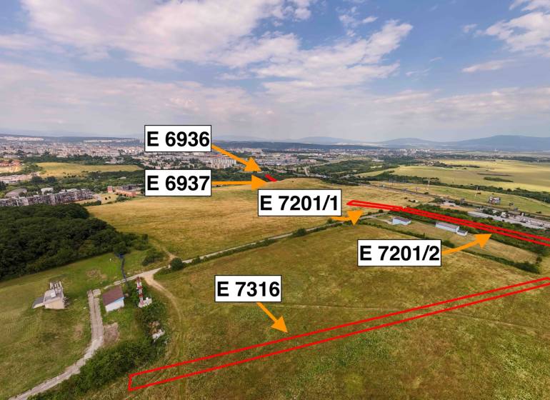 Košice (Luník) – Poľnohospodárska pôda v 1/1 - Poľnohospodárske a lesné pozemky v Košiciach, mestská časť Luník IX na panoramatickej fotografii.