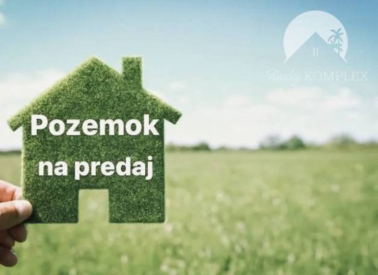 Vám ponúka na  predaj stavebný pozemok vo vyhľ - Ponuka pozemkov na bývanie v Komárne s logom Reality Komplex.