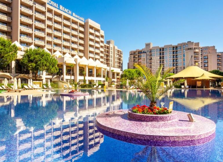 Predaj, 2 i apartmán 72 m2 + balkón výhľad na more, Burgas, BULHARSKO - Dovolenkový rezort na Slnečnom pobreží s veľkým bazénom a oddychovými priestormi.