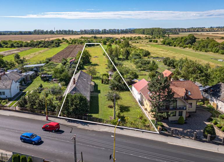 PREDAJ, Pozemok s rodinným domom Sečovce, okres Trebišov - Letecký pohľad na pozemky - bývanie v Sečovciach s rodinnými domami a prírodou.