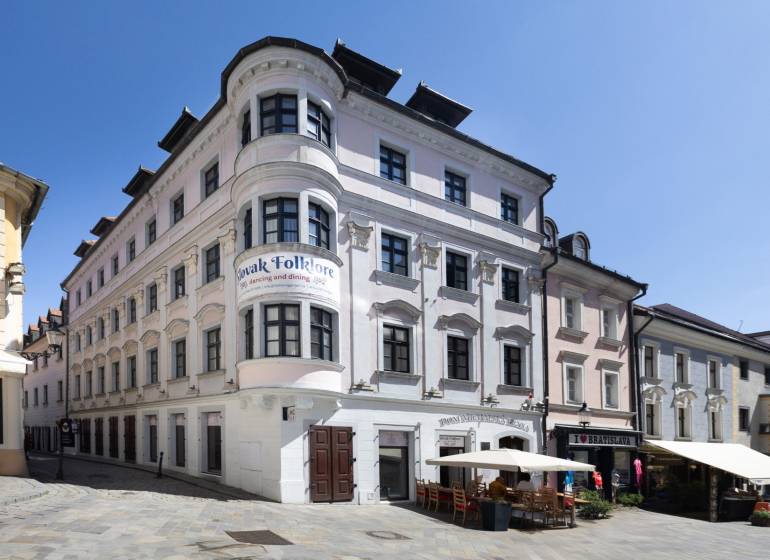 Klimatizované kancelárie v centre mesta na Michalskej ulici  - Budovy a reštaurácie na Michalskej ulici v Bratislave - Staré Mesto.