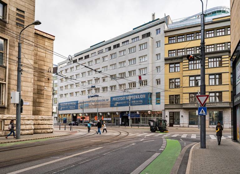 Klimatizované kancelárie v centre mesta na Štúrovej ulici  - Budovy na Štúrovej ulici s kanceláriami v Bratislave - Starom Meste.
