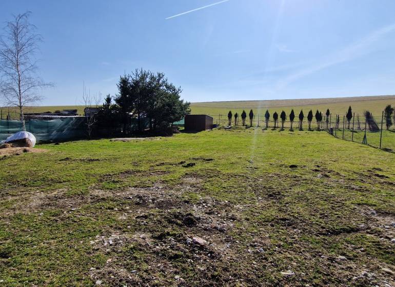 AstonReal: ponúkame na predaj pozemok o výmere 1 000 m2 - Malý Slavkov - Pozemok na predaj o veľkosti 1 000 m² v Malom Slavkove - bývanie.