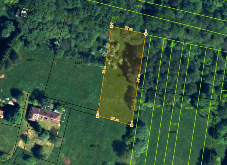 Pozemok - 2000 m2 - Veľká Lehota, okres Žarnovica - Letecký pohľad na rekreačné pozemky vo Veľkej Lehote s označením parciel.