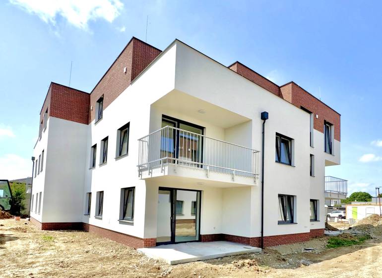 KOLAUDUJEME! Predaj 3-izb.bytu  182m2, Nová Tehelňa, Senec (A2104) - Novostavba na ulici Vtáčia v Senci, exteriér bytového domu s 3-izbovými bytmi.