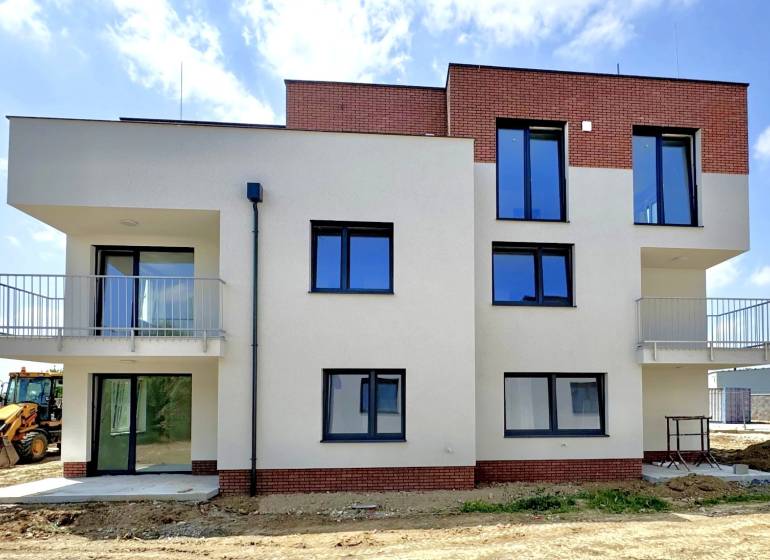 KOLAUDUJEME! Predaj 3-izb. bytu , Nová Tehelňa, Senec (A1202) - Novostavba na ulici Vtáčia v Senci ponúka 3-izbový byt s balkónom.