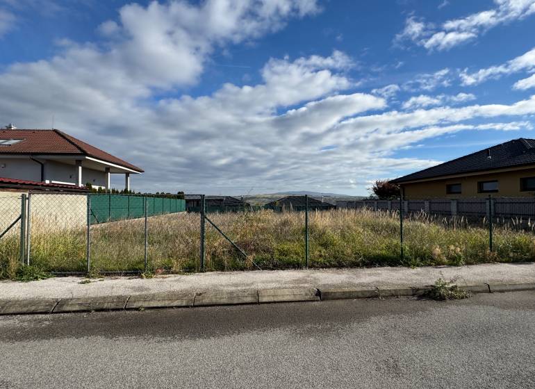 Na predaj slnečný, rovinatý stavebný pozemok Krásna Na hore, Košice - Pozemok na Tokajskej ulici v Košiciach - mestskej časti Krásna, ideálny pre bývanie.