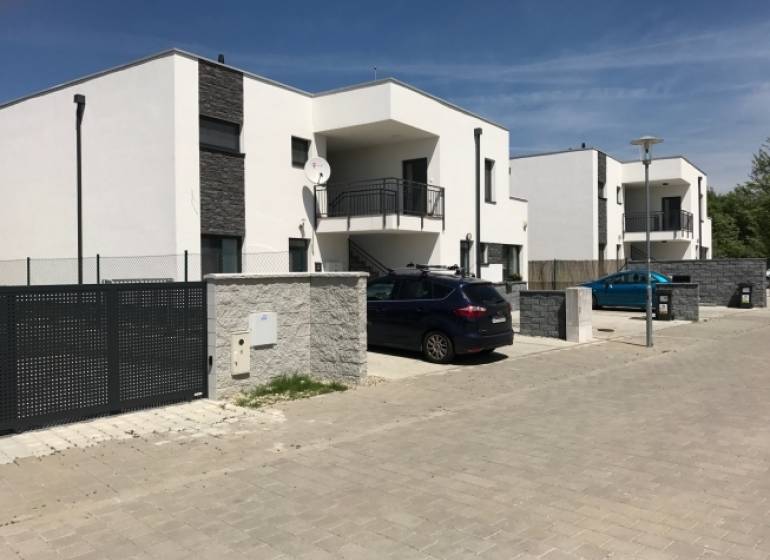 3 izbový byt, 50 m2 terasa, 2PS, Gajarská ulica, Záhorská Bystrica - Moderná zástavba na Gajarskej ulici, Bratislava - Záhorská Bystrica, prezentuje 3-izbové byty.