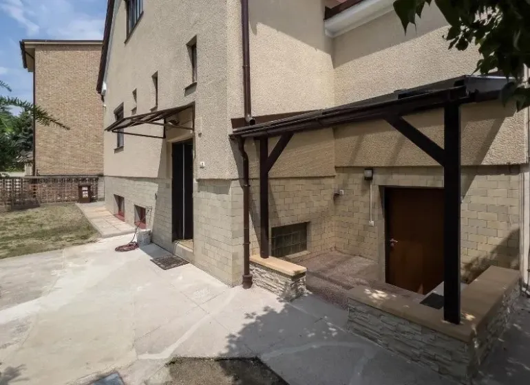 EXKLUZÍVNE Priestranný 6i RD v Ružinove - -kmETMgzz_fss.webp