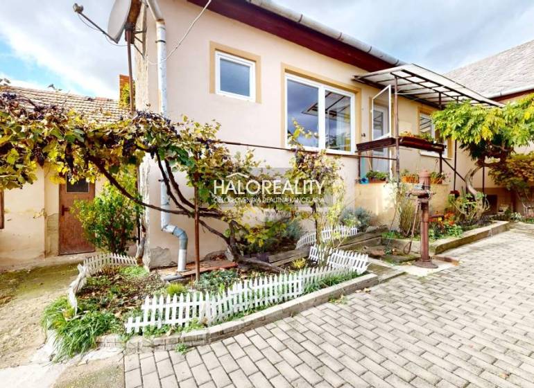 Predaj, rodinný dom Lučenec, centrum - EXKLUZÍVNE HA... - Rodinný dom v Lučenci s predzáhradkou, viničom a dlažbou na dvor.