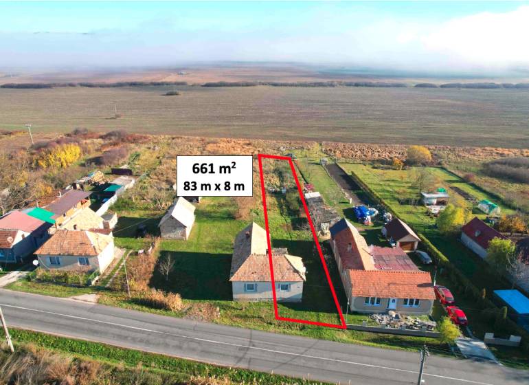 Radnovce – 660 m2 stavebný pozemok 20 minút od Rimavskej Soboty - Pozemky - bývanie v Radnovciach, vidiecka zástavba s polohou pri hlavnej ceste.