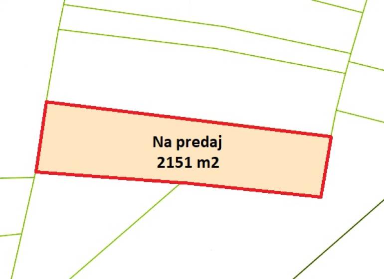 Ponúkame na predaj ornú pôdu v k.ú. Horná Súča. - Mapa s poľnohospodárskymi a lesnými pozemkami v Hornej Súči, označený pozemok na predaj.