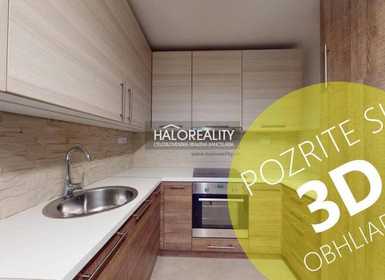 REZERVOVANÉ - Predaj, dvojizbový byt Spišská Nová Ve... - Kuchyňa v 2-izbovom byte s podlahou s dreveným dekorom a vstavanými skrinkami.