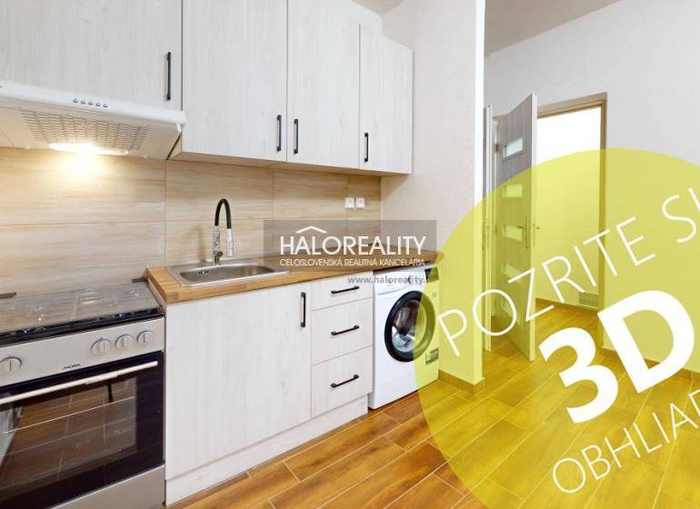 Predaj, jednoizbový byt Lučenec - EXKLUZÍVNE HALO RE... - Kuchynský kút v 1-izbovom byte s linkou a podlahou s dreveným dekorom.
