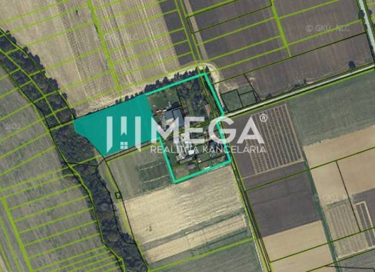 Investičný pozemok Vranov nad Topľou - Katastrálna mapa v okolí Vranova nad Topľou zobrazuje zvláštne nehnuteľnosti obopnuté políčkami.