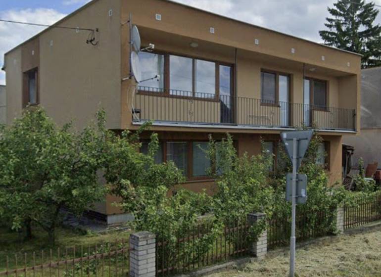 Pripravujeme 8i RD s pozemkom 712m2 | Ducové - Rodinný dom v Ducovom na ulici Ducové 40 so záhradou a balkónom.