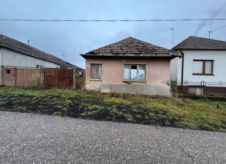 Predám pozemok v obci Dubník okr. Nové Zámky - Rodinný dom v Dubníku na ulici Dubník ponúka pozemky pre bývanie.