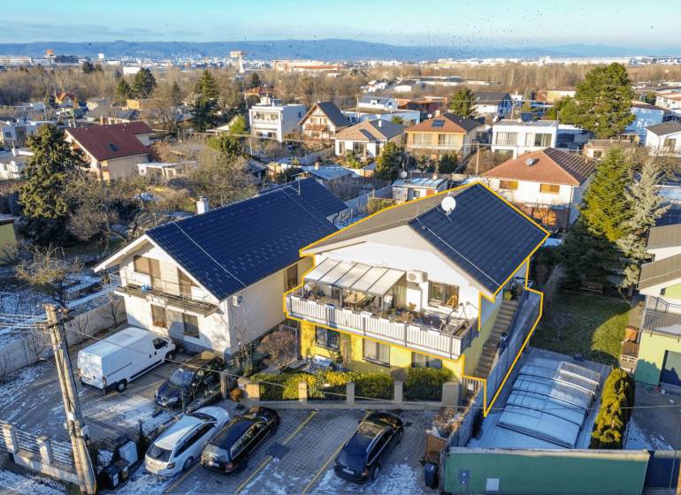 4i byt s atmosférou domu, terasou a parkovaním | Vrakuňa, 129m2 - Rodinný dom so záhradou na Tymiánovej ulici v Bratislave, časť Vrakuňa.