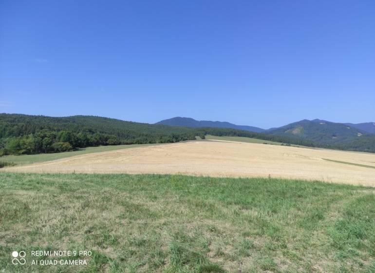 VALČA pozemok s výmerou 5800 m2,  okr. Martin  - Spoznajte rekreačné pozemky s nádherným výhľadom na lúky a kopce v pozadí.