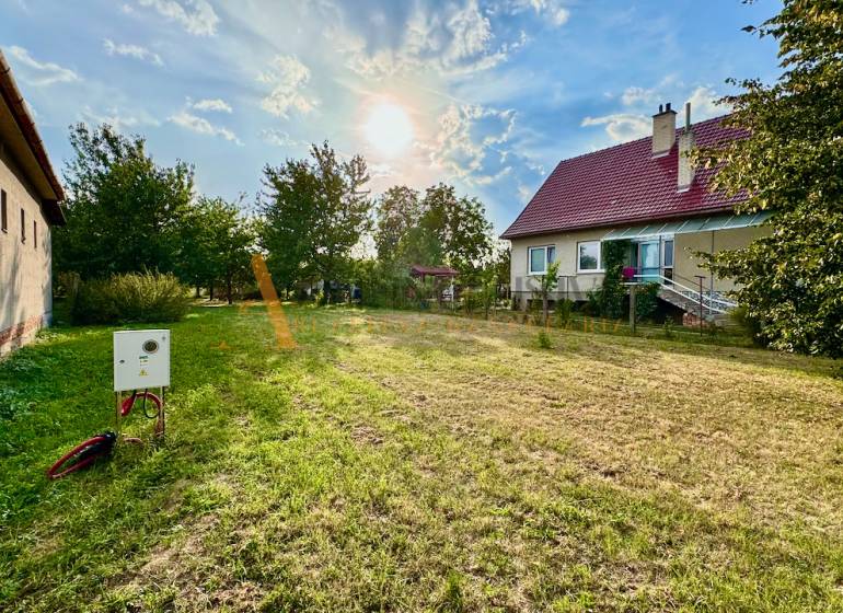 POZEMKY - ZÁHRADY OD 12.780€ | BLESOVCE  - Slnečný pozemok v Blesovciach na ulici blesovce pre Pozemky - bývanie s domom a záhradou.