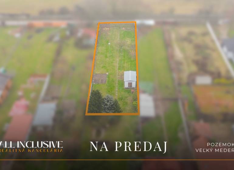 NA PREDAJ STAVEBNÝ POZEMOK (1046 m²), VEĽKÝ MEDER - Letecký pohľad na pozemok na bývanie vo Veľkom Mederi, vhodný na predaj.