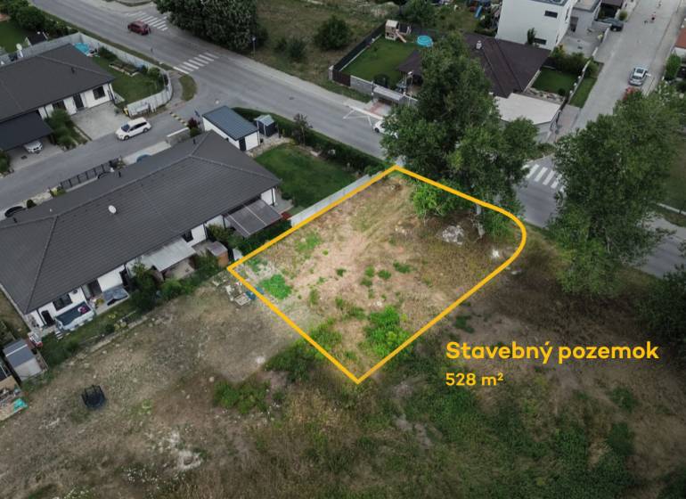 Stavebný pozemok pre RD | všetky podklady | 528 m² |Bernolákovo - Stavebný pozemok na ulici Poľná v Bernolákove, vhodný pre bývanie, o rozlohe 528 m².