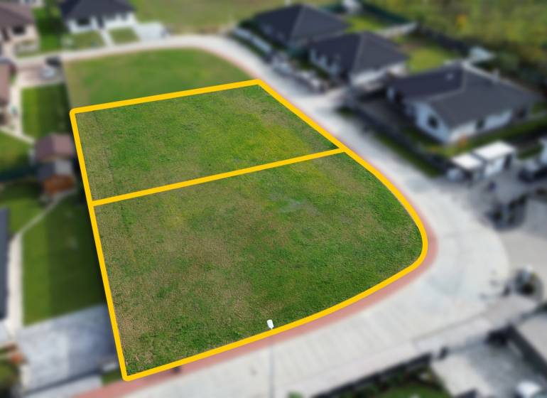 Na predaj 2 pozemky na  výstavbu RD v obci Kočovce - Rakoľuby - Pozemky v Kočovciach vhodné na bývanie, obklopené rodinnými domami v pokojnej lokalite.