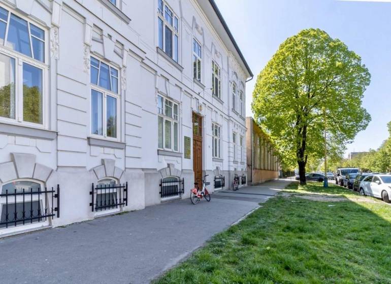 NA PRENÁJOM-Kancelársky priestor-Košice-Staré mesto,Masarykova ul. - Historická budova na Masarykovej ulici v Košiciach - mestskej časti Staré Mesto.