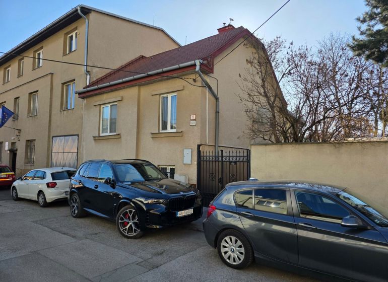 Na predaj  rodinný dom ulica Mudroňova Košice - Rodinný dom na Mudroňovej ulici v Košiciach, mestská časť Juh, s parkoviskom.