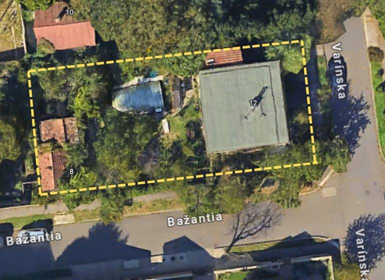 Exkluzívny stavebný pozemok so stavbou Ružinov Prievoz 760 m²  - Letecký pohľad na Rodinný dom na Varínskej ulici v Bratislave - Ružinov.