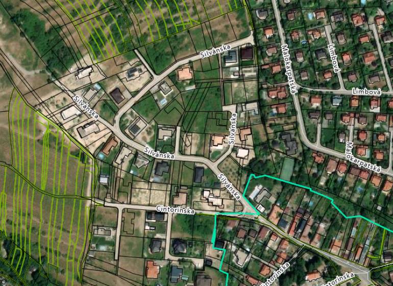 KÚPA SP V LIMBACHU - 1500 M2 - Letecký pohľad na pozemky na bývanie v oblasti Limbach, ulica Záhradná.