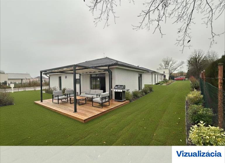 4-izbový rodinný dom Galanta – HODY - bez rezervačnej zálohy - Rodinný dom v Galante s terasou, moderným záhradným nábytkom a trávnikom bez listov.