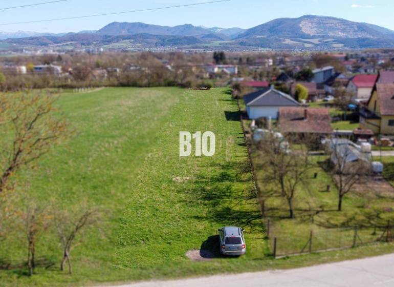 Investičný pozemok 2382m² s výhľadmi a potenciálom Lednické Rovne - Poľnohospodárske a lesné pozemky v Lednických Rovniach s výhľadom na hory a okolitú prírodu.