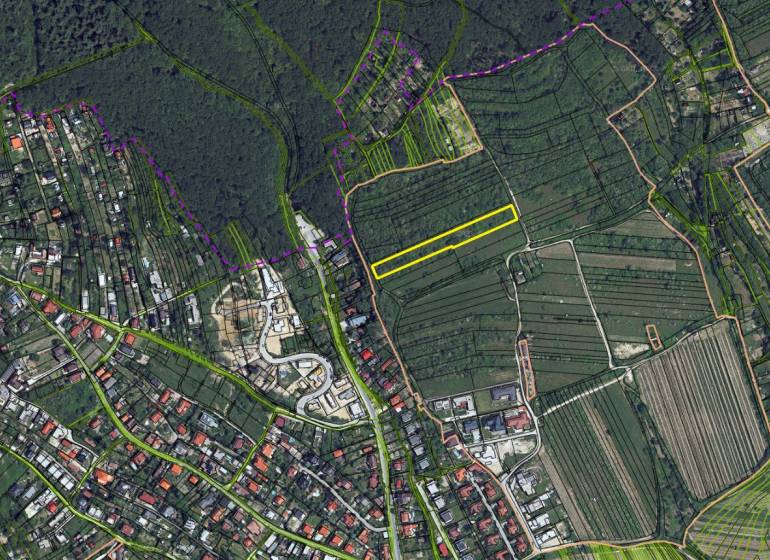 VINICA/DLHODOBÁ INVESTÍCIA, RAČA - FAJDLBERG - Letecký pohľad na vinice v Bratislave - Rači, konkrétne v oblasti ulice Fongová.
