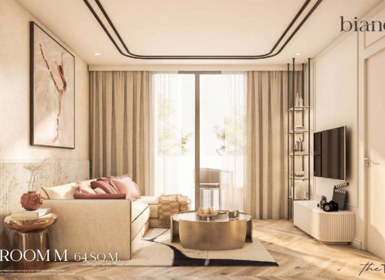 2 SPÁLŇOVÝ APARTMÁN BIANCANA PHUKET - Svetlá obývačka s podlahou s dreveným dekorom a pohodlným sedením v 3-izbovom byte.