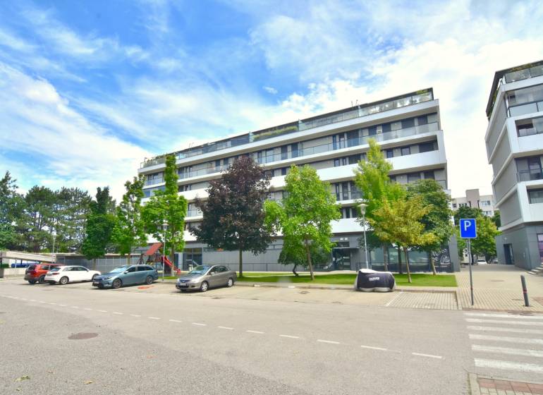 PRI VINOHRADOCH, 3-i byt s veľkými loggiami, 113 m2, RAČANY BIANCO - Bytový komplex so zeleňou na ulici Pri vinohradoch v Bratislave - Rači.