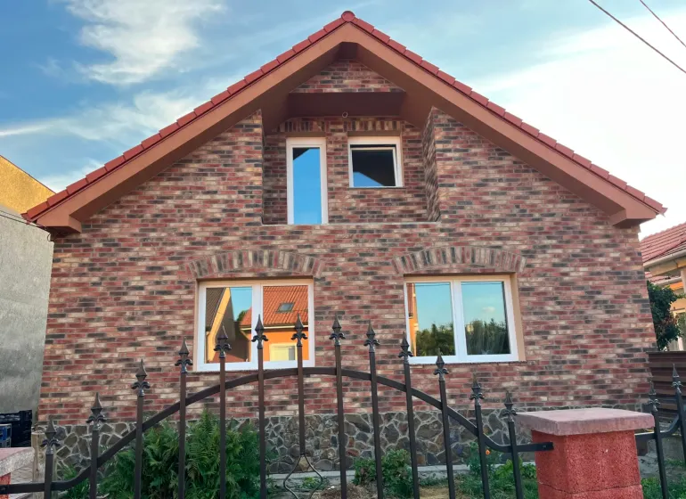 I Predaj štýlového tehlového domu v Rajke pri Bratislave - 1.webp