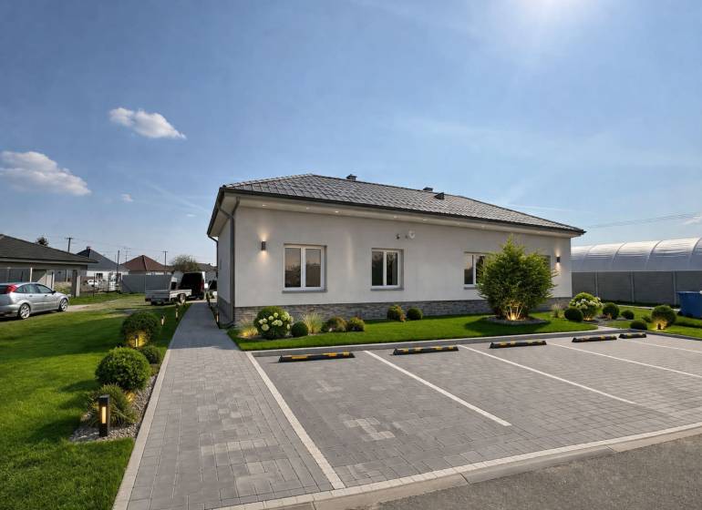 NA PREDAJ rodinný dom v Zemianskej Olči  - Rodinný dom v Zemianskej Olči so záhradou, parkoviskom a dláždeným chodníkom.