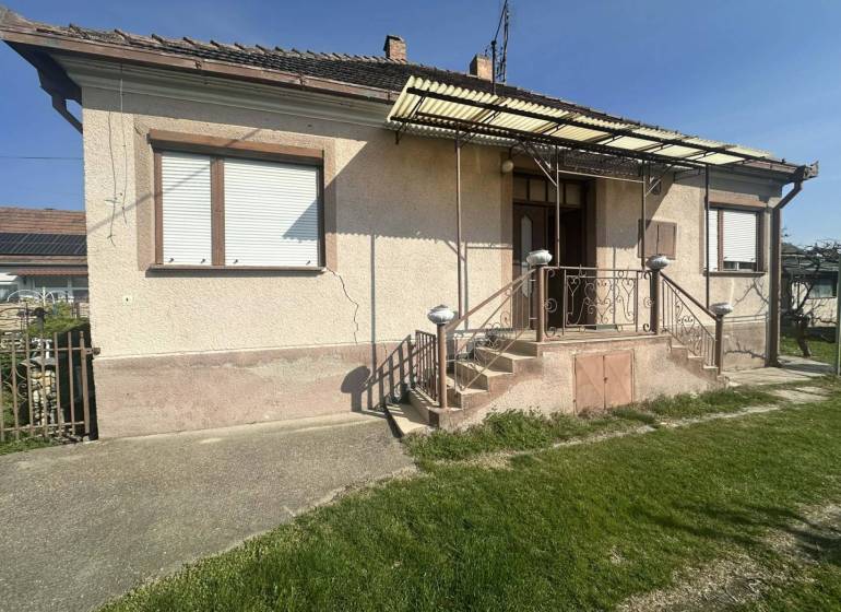 ☎️0918197701 Rodinný dom s veľkým potenciálom v obci Dolný Štál – ideá - Rodinný dom v Dolnom Štále s terasou a záhradou.