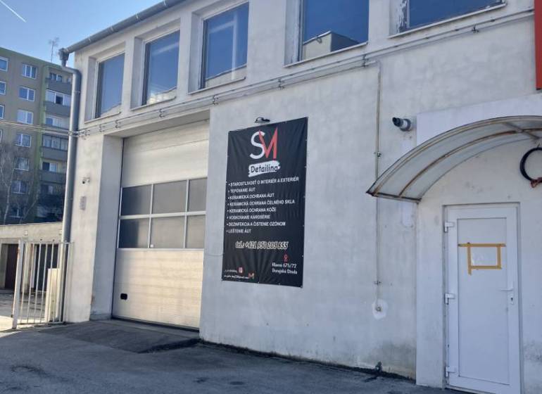 0911 234 656 Prenájom skladový priestor v centre mesta + vlastné parko - Budova v Dunajskej Strede, Sklady a haly s reklamnou tabuľou na stene.