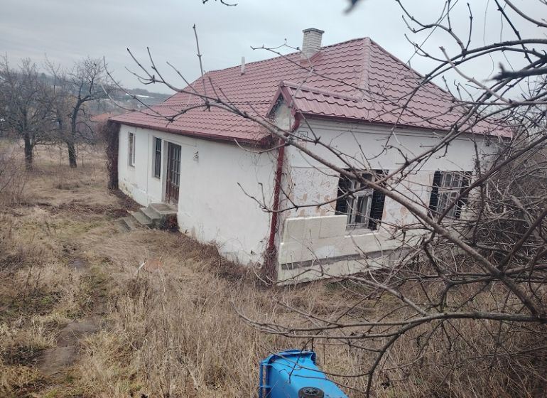 RK Dobré reality predáva stavebný pozemok v obci Dulovce - Rodinný dom na pozemkoch určených na bývanie v Dulovciach.