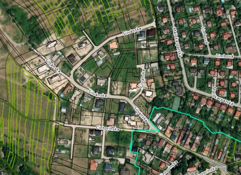 KÚPA SP V LIMBACHU - 1500 M2 - Letecký pohľad na pozemky na bývanie v oblasti Limbach, ulica Záhradná.