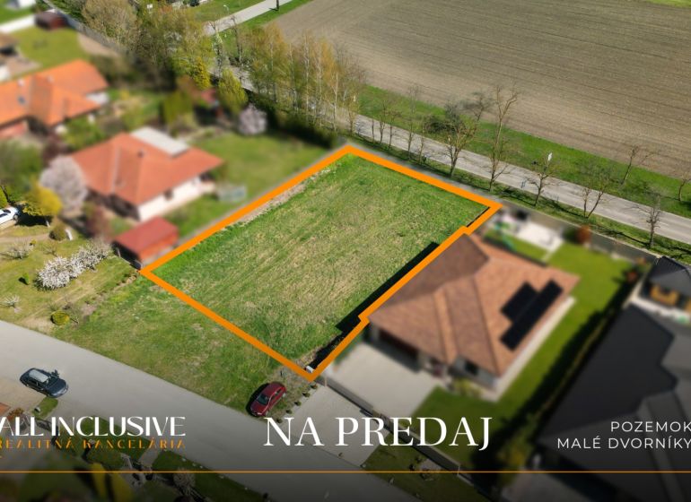 Na predaj 1046 m² stavebný pozemok, Malé Dvorníky - Na snímke vidno pozemok na bývanie v Malých Dvorníkoch, pripravený na predaj.