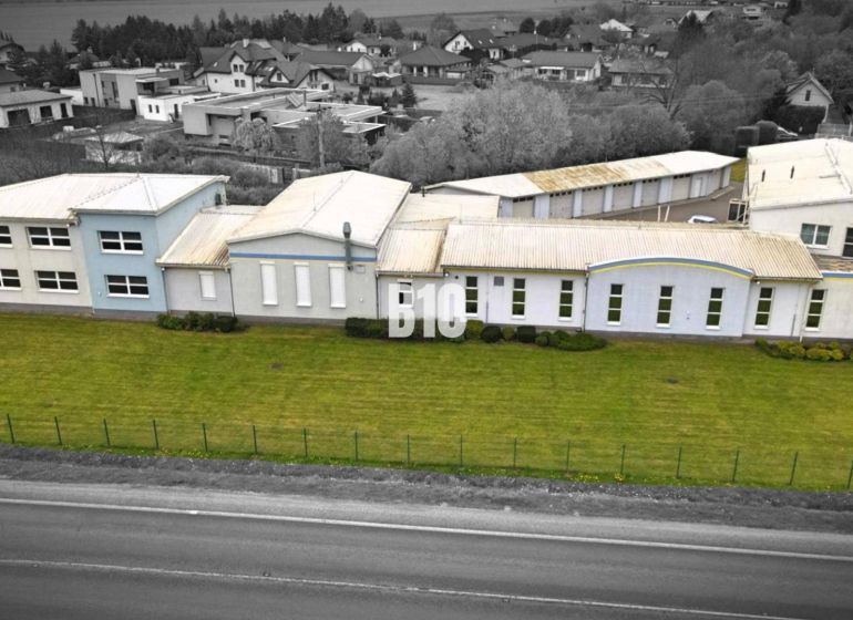 Lukratívne administratívne priestory na prenájom - Výrobné priestory v Košťanoch nad Turcom s rozľahlou zelenou plochou v priemyselnej zóne.