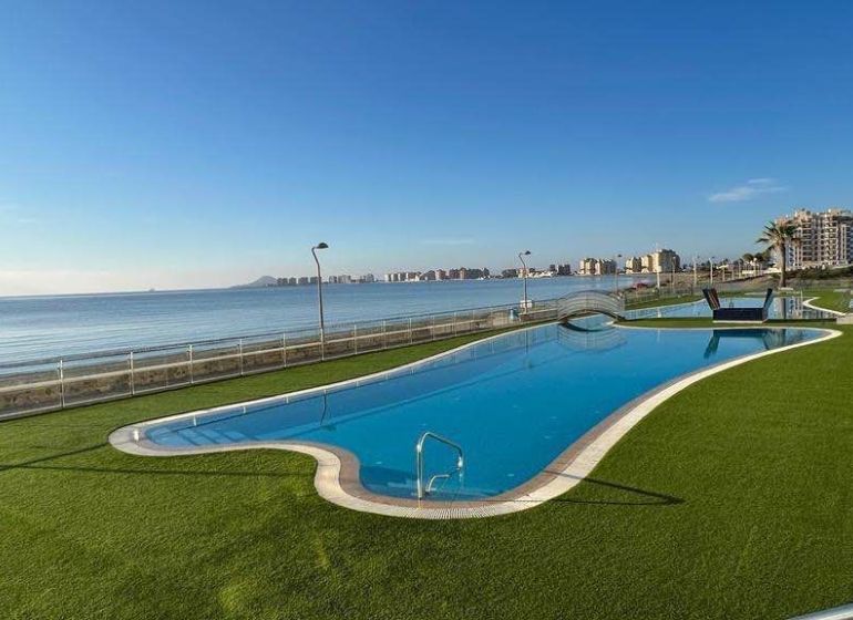 Na predaj apartmán - Mar Menor, Španielsko A500ZL - Rekreačný apartmán v La Manga del Mar Menor, Španielsko, s bazénom pri mori.